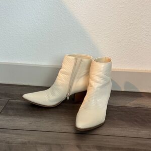 Women's Cream Faux Leather Pointed-Toe Ankle Boots